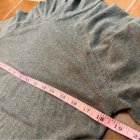 Fabletics Anna Seamless Long Sleeve Hoodie Fitted Athleisure Shirt Grey Large - Picture 11 of 13